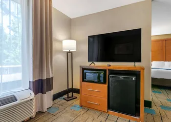 Comfort Suites near MCAS Beaufort hotel thumbnail 7