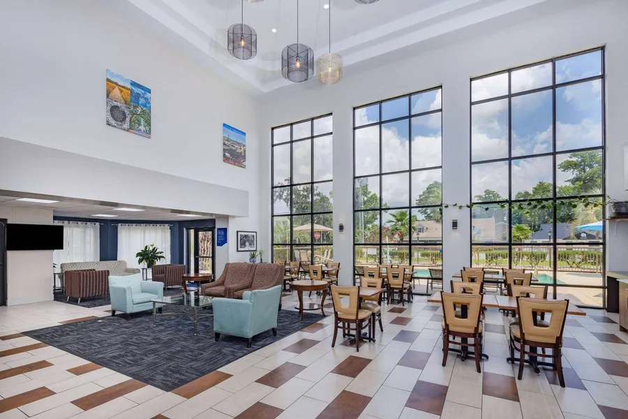 Days Inn & Suites by Wyndham Savannah Midtown hotel detail image 2