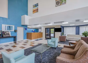 Days Inn & Suites by Wyndham Savannah Midtown hotel thumbnail 3