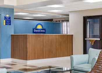 Days Inn & Suites by Wyndham Savannah Midtown hotel thumbnail 4