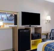 Days Inn & Suites by Wyndham Savannah Midtown hotel detail image 7