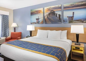 Days Inn & Suites by Wyndham Savannah Midtown hotel thumbnail 8