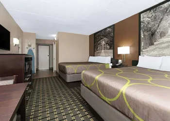 Super 8 by Wyndham Grand Prairie North hotel thumbnail 4