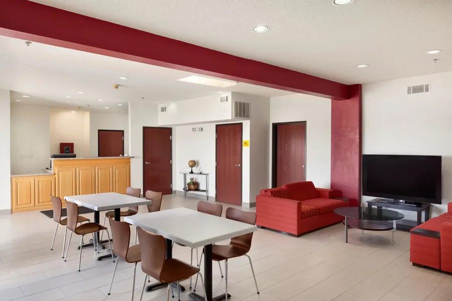 Super 8 by Wyndham Garland/Rowlett/East Dallas Area hotel detail image 2