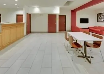 Super 8 by Wyndham Garland/Rowlett/East Dallas Area hotel thumbnail 3