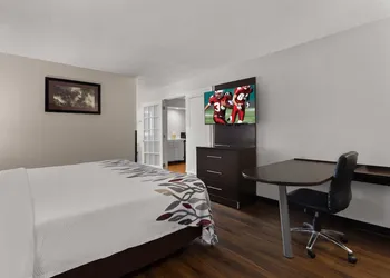 Red Roof Inn & Suites Savannah Airport hotel thumbnail 4