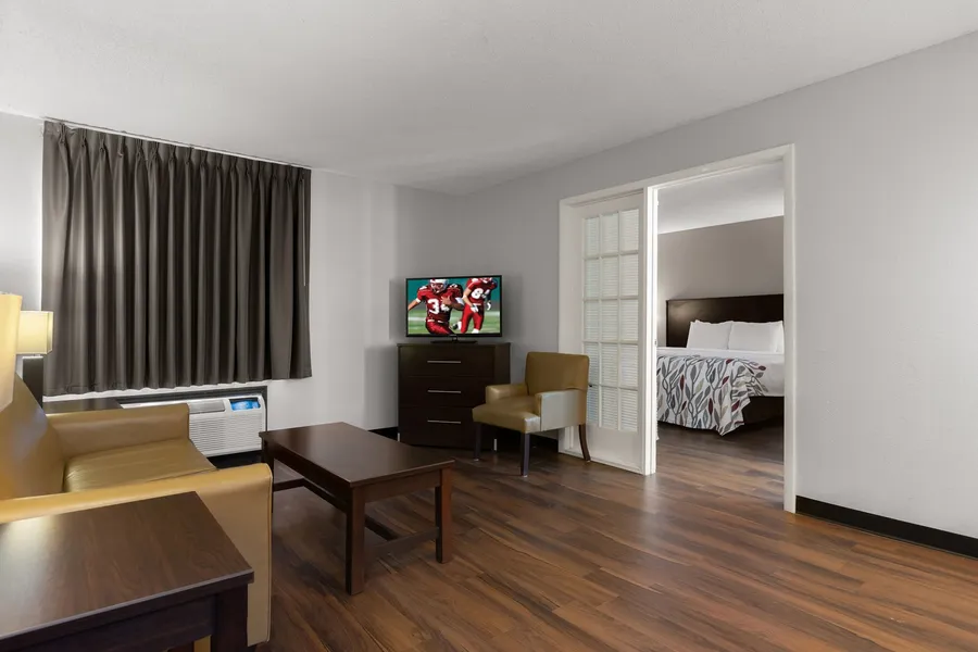 Red Roof Inn & Suites Savannah Airport hotel detail image 6