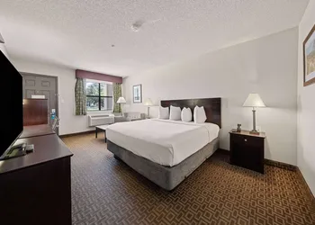 Days Inn by Wyndham Round Rock hotel thumbnail 7