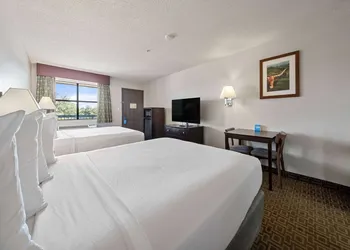Days Inn by Wyndham Round Rock hotel thumbnail 8