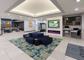 La Quinta Inn & Suites by Wyndham Austin NW/Lakeline Mall hotel thumbnail 4