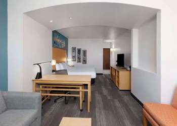 La Quinta Inn & Suites by Wyndham Austin NW/Lakeline Mall hotel thumbnail 6