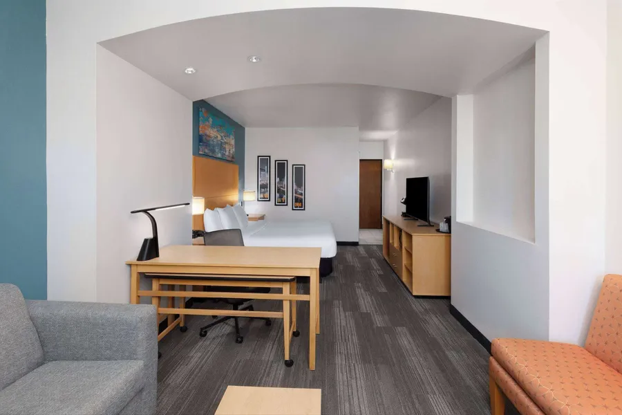 La Quinta Inn & Suites by Wyndham Austin NW/Lakeline Mall hotel detail image 6
