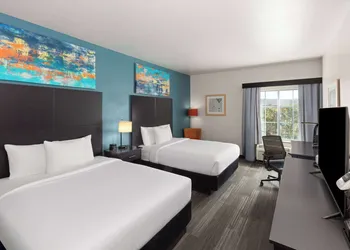 La Quinta Inn & Suites by Wyndham Austin NW/Lakeline Mall hotel thumbnail 8