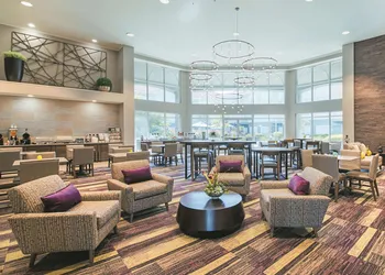 La Quinta Inn & Suites by Wyndham Austin Near The Domain hotel thumbnail 2