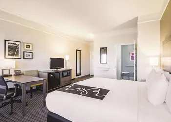 La Quinta Inn & Suites by Wyndham Austin Near The Domain hotel thumbnail 6