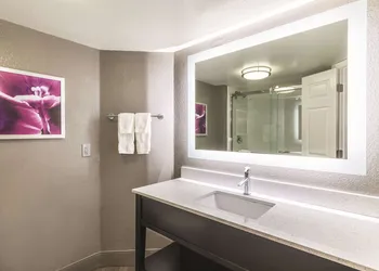 La Quinta Inn & Suites by Wyndham Austin Near The Domain hotel thumbnail 7
