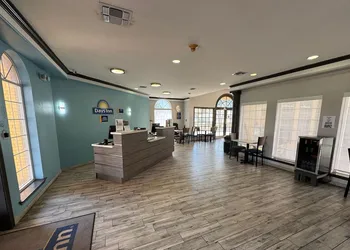 Days Inn by Wyndham Georgetown hotel thumbnail 3