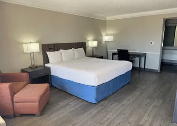 Days Inn by Wyndham Georgetown hotel thumbnail 8