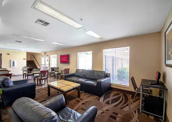 Red Roof Inn San Marcos hotel thumbnail 4