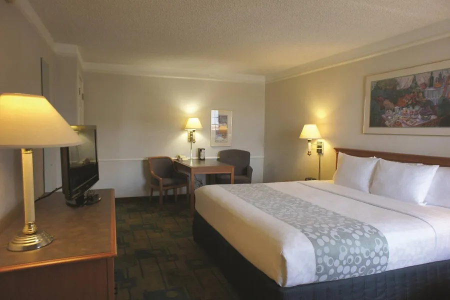 Super 8 by Wyndham Austin South / I-35 hotel detail image 2