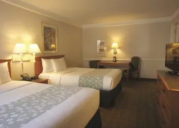 Super 8 by Wyndham Austin South / I-35 hotel thumbnail 4