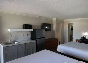 Super 8 by Wyndham Austin South / I-35 hotel thumbnail 8