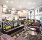 La Quinta Inn & Suites by Wyndham Austin Airport hotel detail image 3
