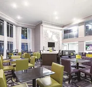 La Quinta Inn & Suites by Wyndham Austin Airport hotel detail image 4