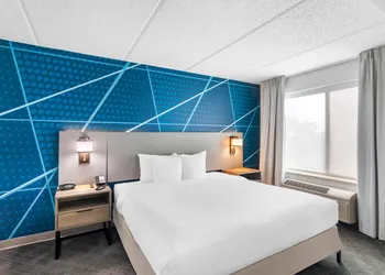 Comfort Suites Austin Airport hotel thumbnail 6