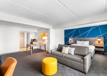 Comfort Suites Austin Airport hotel thumbnail 7