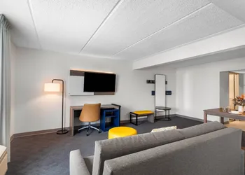 Comfort Suites Austin Airport hotel thumbnail 8