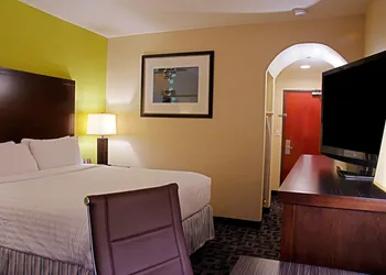 Super 8 by Wyndham Irving/DFW Apt/North hotel thumbnail 8
