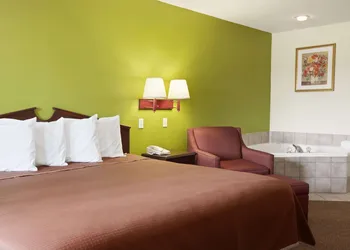 Howard Johnson by Wyndham Grand Prairie Near Lone Star Park hotel thumbnail 6