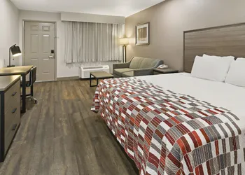 Red Roof Inn & Suites Irving – DFW Airport South hotel thumbnail 8