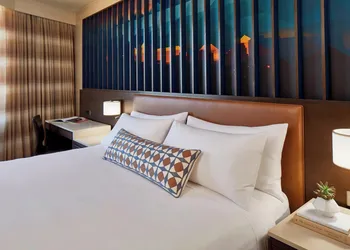 Renaissance Dallas Hotel hotel thumbnail 8