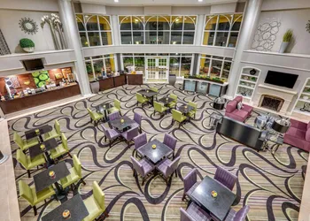 La Quinta Inn & Suites by Wyndham Dallas - Addison Galleria hotel thumbnail 3