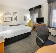 La Quinta Inn & Suites by Wyndham Dallas - Addison Galleria hotel detail image 5