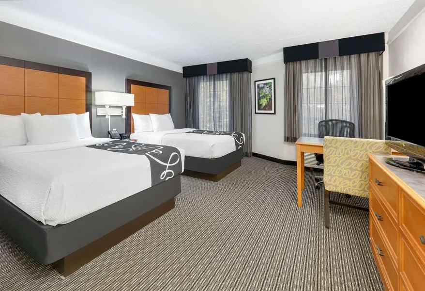 La Quinta Inn & Suites by Wyndham Dallas - Addison Galleria hotel detail image 6