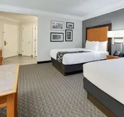 La Quinta Inn & Suites by Wyndham Dallas - Addison Galleria hotel detail image 7