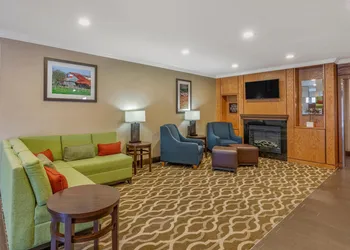 Comfort Inn & Suites North Dallas - Addison hotel thumbnail 3