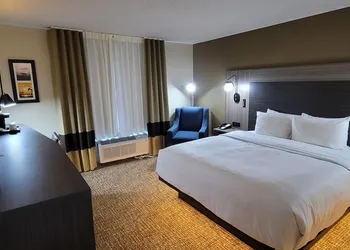 Comfort Inn & Suites North Dallas - Addison hotel thumbnail 7
