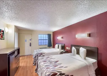 Red Roof Inn Plano hotel thumbnail 5