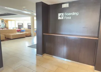 Super 8 by Wyndham Dallas Love Field Airport hotel thumbnail 2