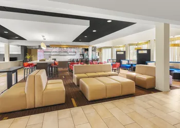 Super 8 by Wyndham Dallas Love Field Airport hotel thumbnail 5