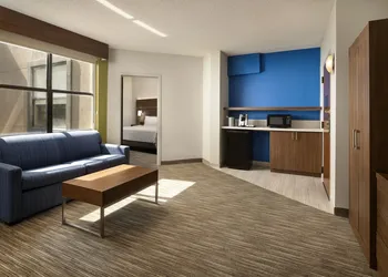 Holiday Inn Express & Suites Irving Dfw Airport North by IHG hotel thumbnail 4
