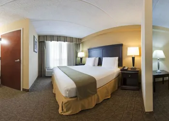 Holiday Inn Express Hotel & Suites DFW Airport South by IHG hotel thumbnail 4