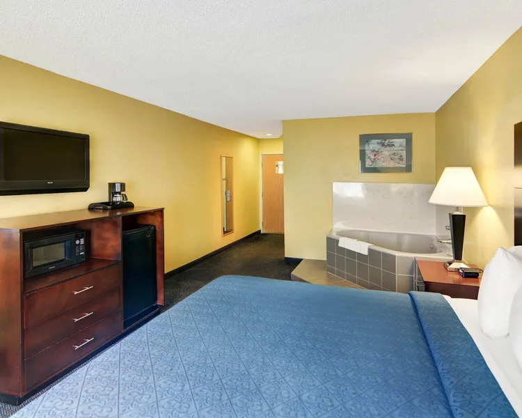 Quality Inn & Suites Grand Prairie South hotel detail image 6