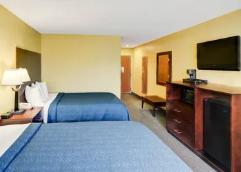 Quality Inn & Suites Grand Prairie South hotel thumbnail 7