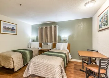 HomeTowne Studios by Red Roof Dallas - Mesquite hotel thumbnail 4