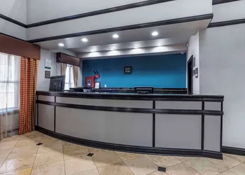 Quality Inn & Suites I-35 E / Walnut Hill hotel thumbnail 3
